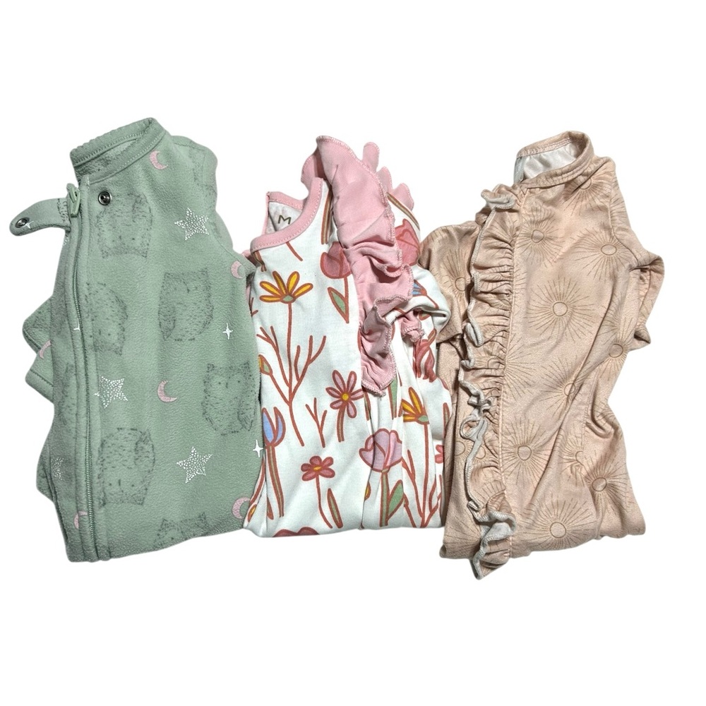 0-3M Girls 3 pc bundle - Dulce Baby, Footies pajamas, sleepers, ruffle outfit